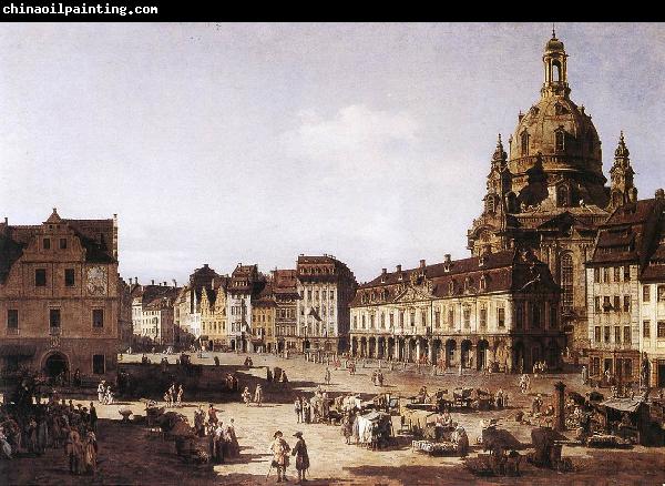 BELLOTTO, Bernardo New Market Square in Dresden