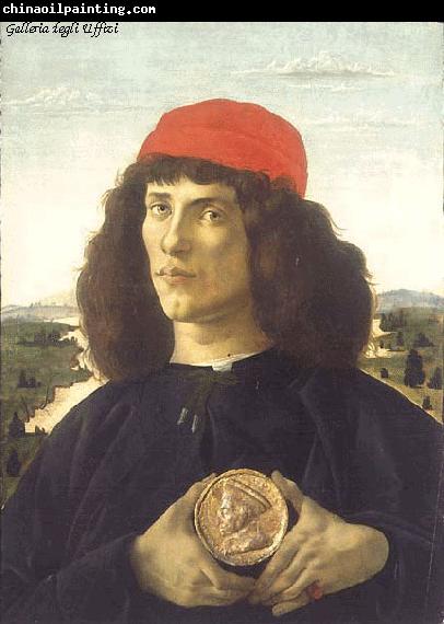 BOTTICELLI, Sandro Portrait of an Unknown Personage with the Medal of Cosimo il Vecchio  fdgd