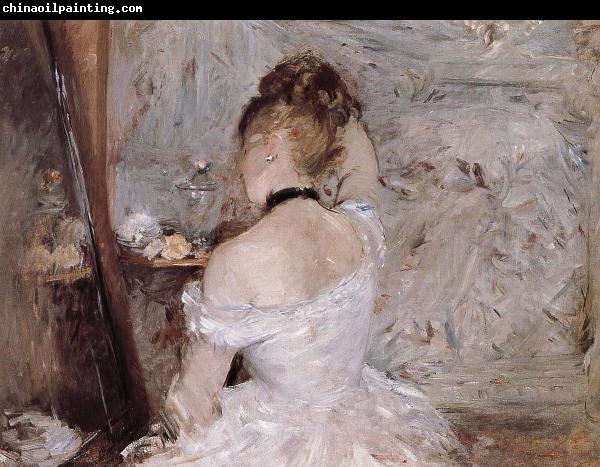 Berthe Morisot The woman is dressing the hair