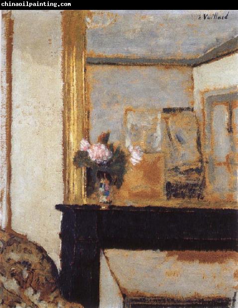 Edouard Vuillard Blomvas on the mantelpiece