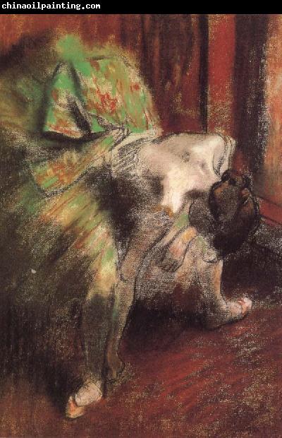 Edgar Degas woman witb a gren iutu